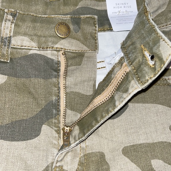 DIP skinny fit high rise camo denim. Size 7 - Picture 4 of 12